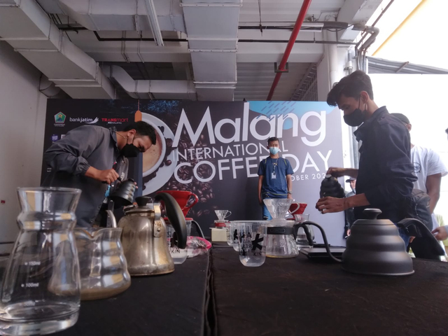 Fun Brewing Battle, salah satu agenda Malang Internasional Coffee Day. Foto: Feni Yusnia