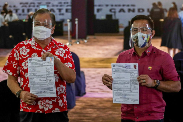 Manny Pacquiao mendaftarkan diri sebagai calon presiden Filipina. Foto: REUTERS/Eloisa Lopez