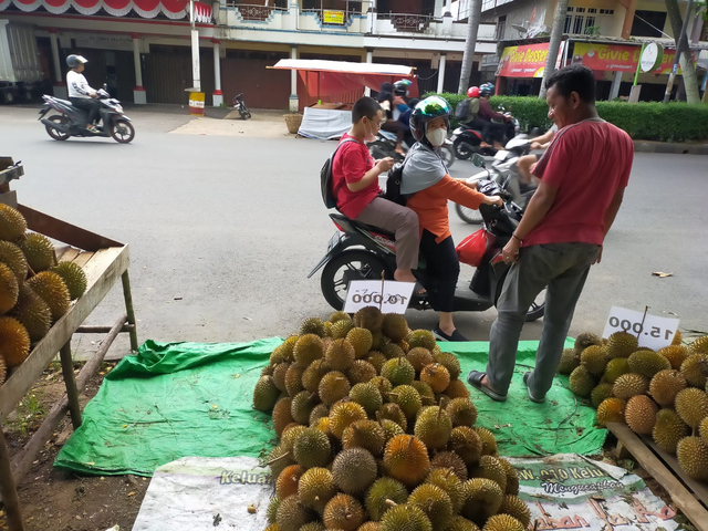 Penjual Durian di Jalan Dr.Wahidin. Sumber Foto : Dani Ramadhan