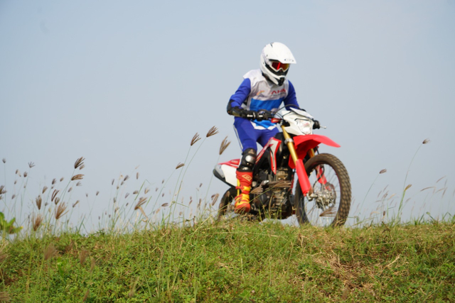 Geber Honda CRF150L di sirkuit off-road Safety Riding Park di Cikarang milik AHM. Foto: dok. AHM