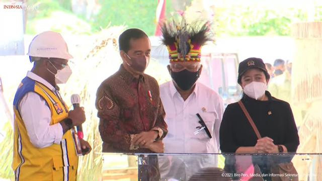 Jokowi Resmikan Groundbreaking Papua Youth Creative Hub Pusat Kreatif Anak Muda Kumparan Com<script async src=