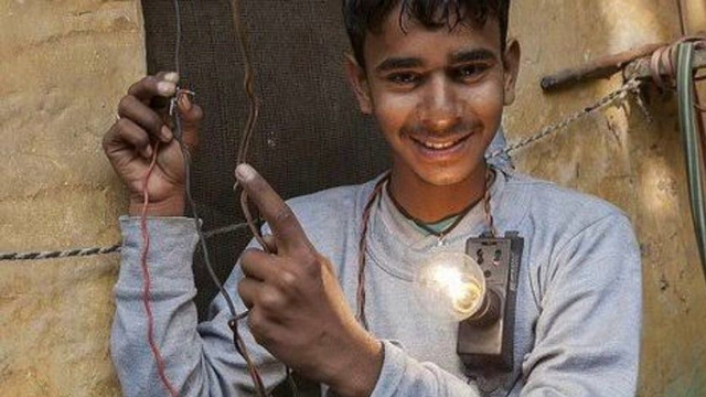 Remaja 16 tahun ini kebal disetrum listrik 11 ribu volt tanpa terluka sedikit pun. Foto: istimewa