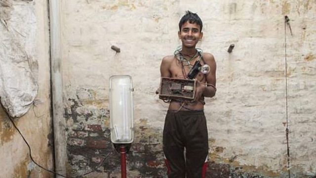 Remaja 16 tahun ini kebal disetrum listrik 11 ribu volt tanpa terluka sedikit pun. Foto: istimewa