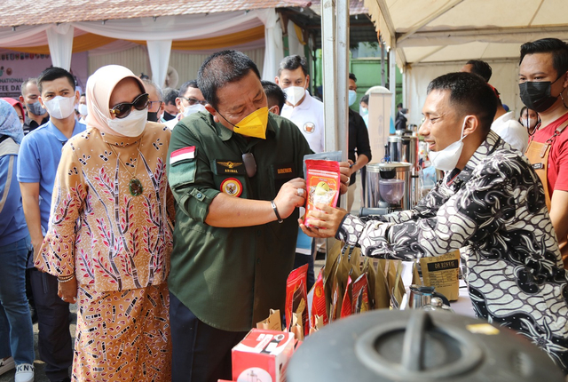 Peringati Hari Kopi Internasional, Gubernur Branding Kopi Robusta Lampung (30854)