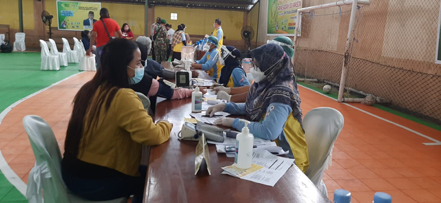 Masyarakat mengikuti vaksin yang digelar DPD Partai Golkar Kotawaringin Barat. Foto: IST