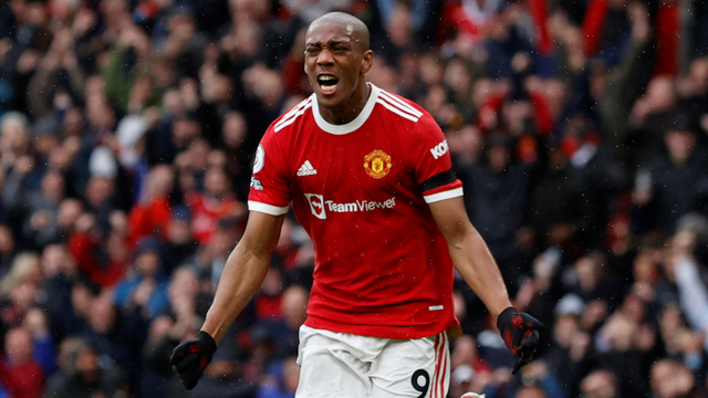 Selebrasi pemain Manchester United Anthony Martial saat melawan Everton di Old Trafford, Manchester, Inggris. Foto: Phil Noble/Reuters