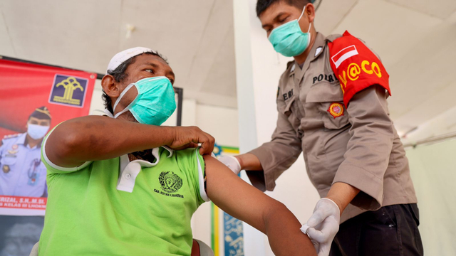 Vaksinasi di Lapas Lhoknga, Aceh Besar. Foto: Suparta/acehkini