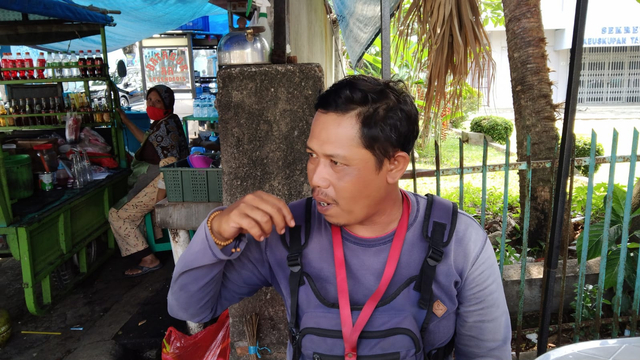 Sering Maling Helm di Stadion Pahoman, Oknum PNS di Lampung Diamuk Massa (1)