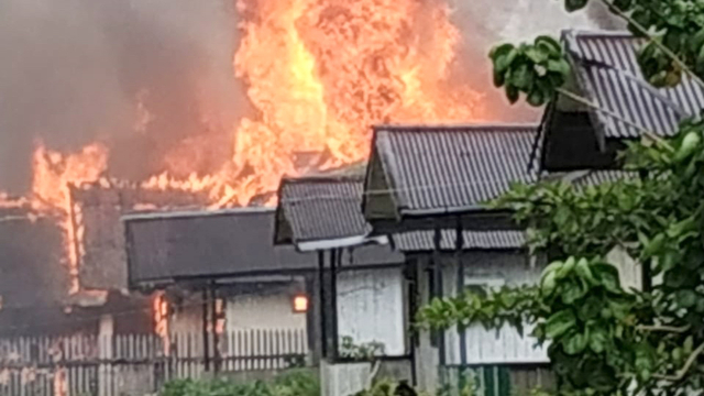 Penyerangan dan pembakaran rumah di Dekai, Kabupaten Yahukimo Papua. (Dok Humas Polda Papua) 