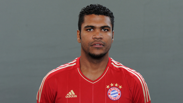 Bek Bayern Munich asal Brasil, Breno, berpose dalam kesempatan foto pramusim resmi tim Bundesliga divisi satu Jerman FC Bayern Munich di Munich. Foto: AFP / Christof Stache