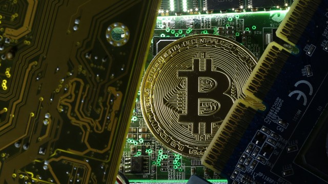Ilustrasi Bitcoin Foto: REUTERS/Dado Ruvic