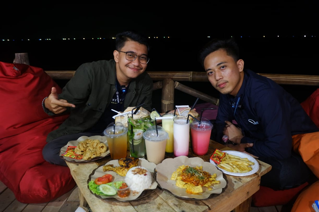 Bersantai di Pantai Sembari Kulineran Ala Cafe Sebalang Space Lampung Selatan (1)