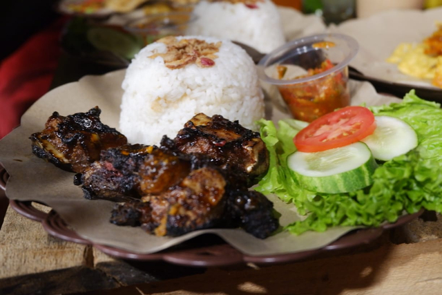 Bersantai di Pantai Sembari Kulineran Ala Cafe Sebalang Space Lampung Selatan (3)