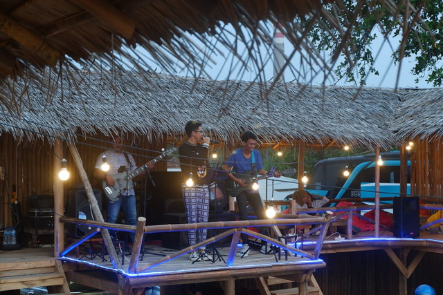 Bersantai di Pantai Sembari Kulineran Ala Cafe Sebalang Space Lampung Selatan (8)