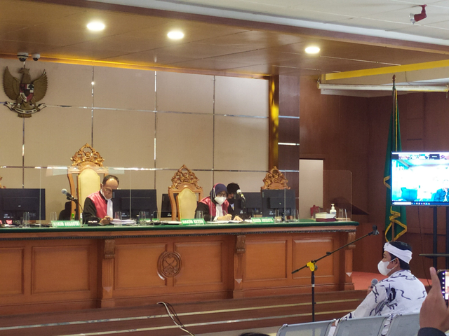 Anggota DPR RI Dedi Mulyadi dihadirkan di Pengadilan Negeri (PN) Bandung untuk jadi saksi dengan terdakwa kasus korupsi Siti Aisyah dan Ade Barkah. Foto: Rachmadi Rasyad/kumparan