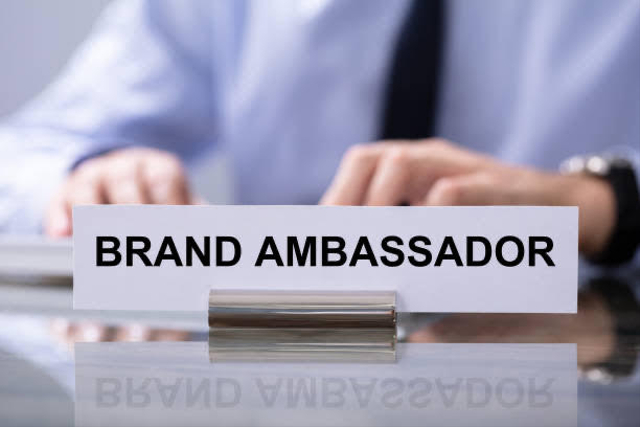 https://www.istockphoto.com/id/foto/mengetik-tangan-pria-pada-keyboard-dengan-teks-brand-ambassador-gm1174295809-326536789