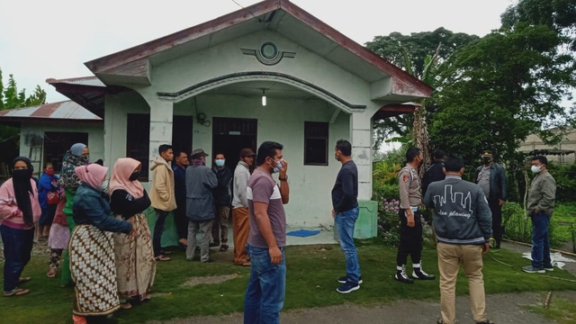 Suasana rumah pasutri yang ditemukan tewas di Humbang Hasundutan. Foto: Dok. Istimewa
