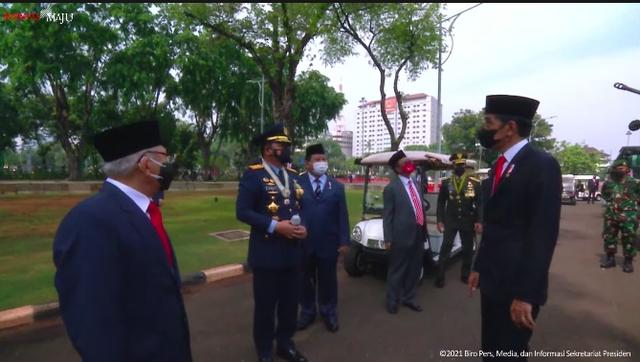 Andika Perkasa di HUT TNI: Absen Ziarah, Mesra dengan Jokowi saat Cek Alutsista (4152)