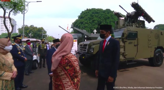 Andika Perkasa di HUT TNI: Absen Ziarah, Mesra dengan Jokowi saat Cek Alutsista (4153)