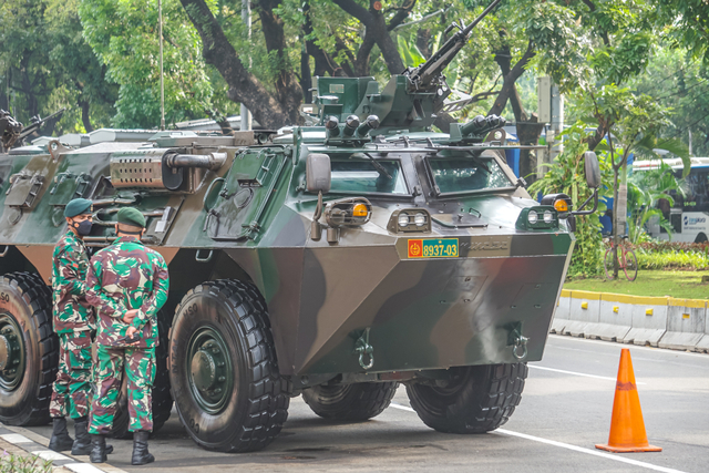 Serba-serbi Perayaan HUT ke-76 TNI: Aksi 18 Pesawat Tempur; Momen Jokowi-Andika (37083)