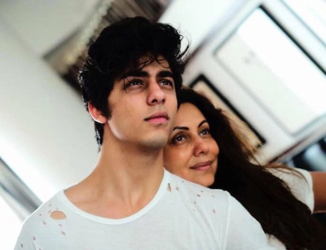 Aryan Khan dan Gauri Khan. Foto: Instagram/@___aryan___