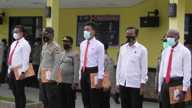 Berhasil Tangkap DPO Penyerangan Posramil Kisor, 14 Polisi Dapat Penghargaan
