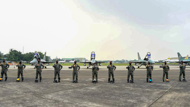 Panglima TNI Beri Wing Penerbang Kehormatan ke Puan, Bamsoet, Sigit, dan Yudo (79390)