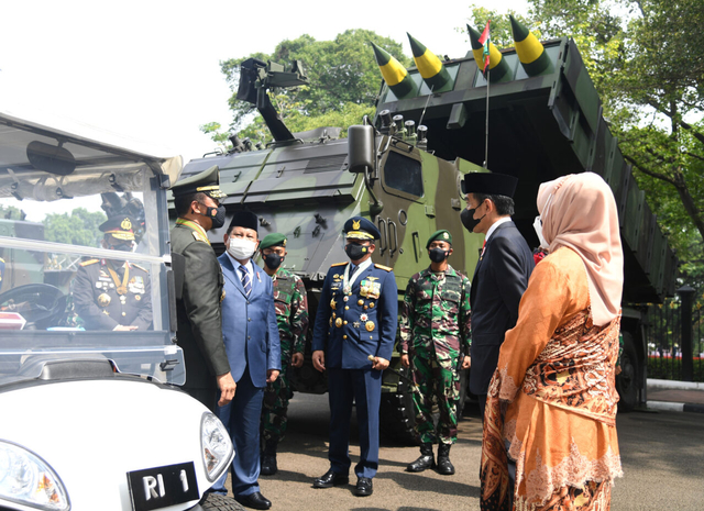 Andika Perkasa di HUT TNI: Absen Ziarah, Mesra dengan Jokowi saat Cek Alutsista (4151)