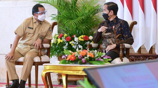Presiden Jokowi dan Mendagari Tito Karnavian dalam rapat koordinasi kepada daerah di Istana Negara, 14 April 2021. Foto: Dok. Biro Pers Setpres