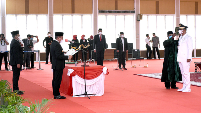 Gubernur Sumatera Utara Edy Rahmayadi melantik Wakil Wali Kota Binjai, Rizky Yunanda Sitepu, Rabu (6/10). Foto: Dok. Istimewa