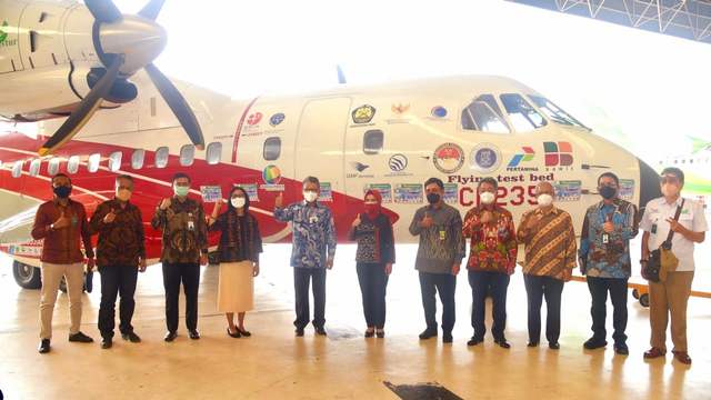 Keberhasilan Uji Terbang Pesawat CN 235 Berbahan Bakar Bioavtur