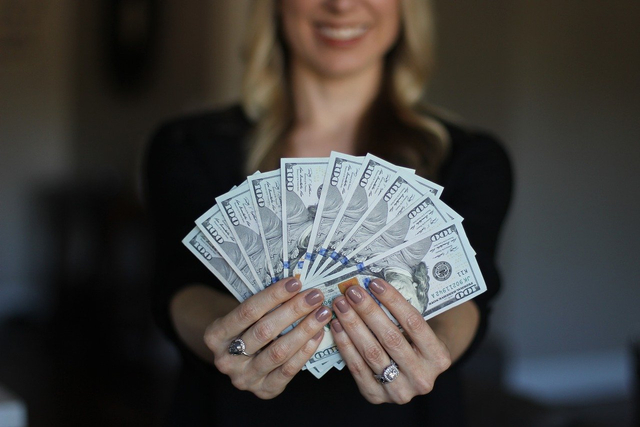 Ilustrasi uang. Gambar oleh Sally Jermain dari Pixabay