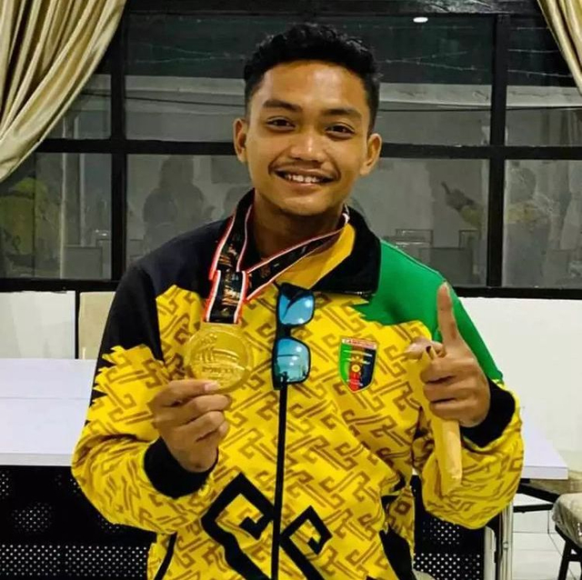 Total Angkatan 284 Kg, Atlet Angkat Besi Lampung Raih Emas di PON XX Papua (1)