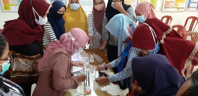 Dosen Itera Latih Pengemasan dan Pemasaran Produk UMKM di Desa Banding, Lampung (1)