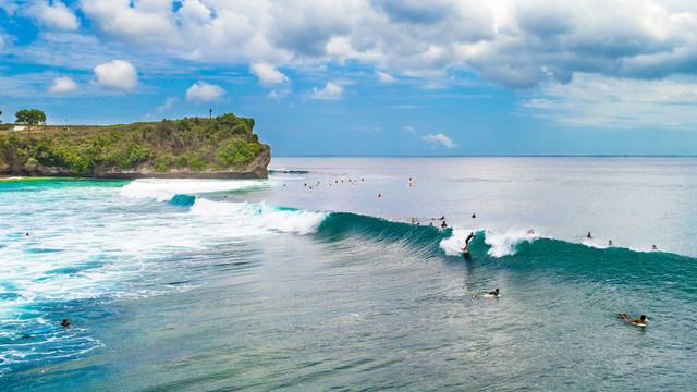 5 Destinasi Surfing Terbaik #DiIndonesiaAja untuk Pencinta Adrenalin (469603)