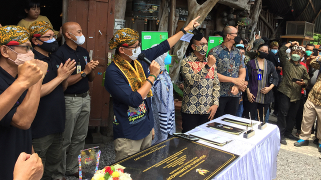 Menparekraf Sandiaga Uno di Kampung Wisata Rejowinangun, Kecamatan Kotagede, Kota Yogyakarta, Jumat (8/10). Foto: Arfiansyah Panji Purnandaru/kumparan