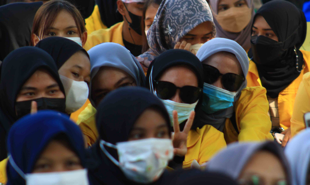 Ilustrasi. Warga Padang pakai masker saat aksi demo beberapa waktu lalu. Foto: Langkan/Kumparan