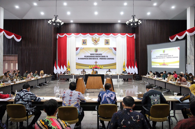 Pemprov Lampung Targetkan Vaksinasi COVID-19 Selesai di Akhir Desember 2021 (1)