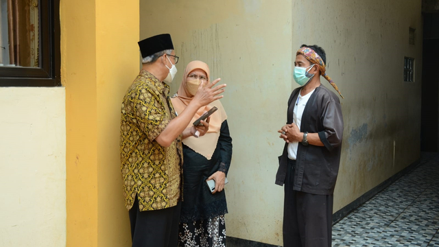 Anggota DPRD Jabar Komisi V Siti Muntamah ketika berkunjung ke SMA Negeri Jatinangor. Foto: Humas DPRD Jabar