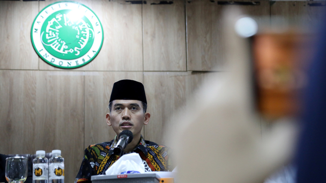 Ketua Bidang Fatwa MUI, Asrorun Niam Sholeh dalam konferensi pers terkait vaksin Zifivax di Kantor MUI di Jakarta, Sabtu (9/10/). Foto: Aditia Noviansyah/kumparan