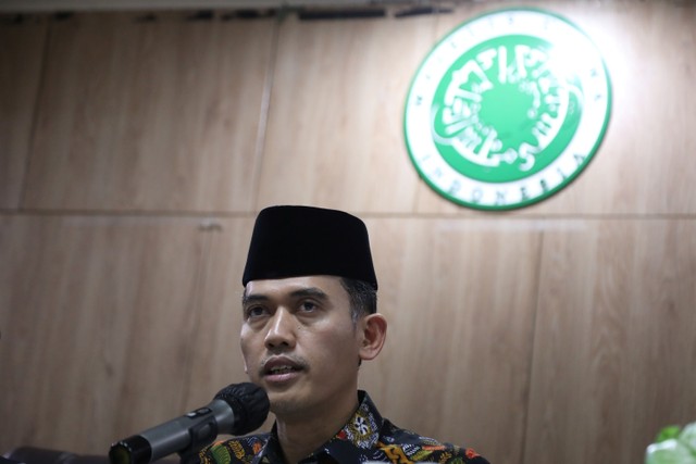 Ketua Bidang Fatwa MUI, Asrorun Niam Sholeh dalam konferensi pers terkait vaksin Zifivax di Kantor MUI di Jakarta, Sabtu (9/10). Foto: Aditia Noviansyah/kumparan