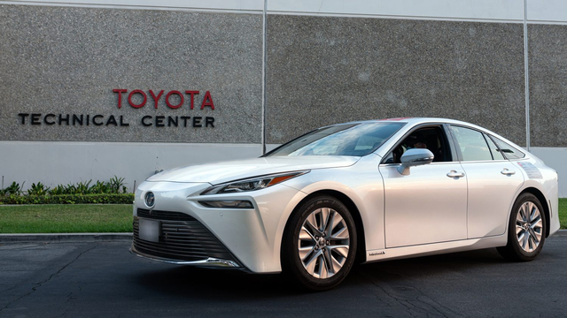 Toyota Mirai cetak Guinness World Record tempuh 1.360 km dengan satu kali isi hidrogen Foto: dok. Toyota