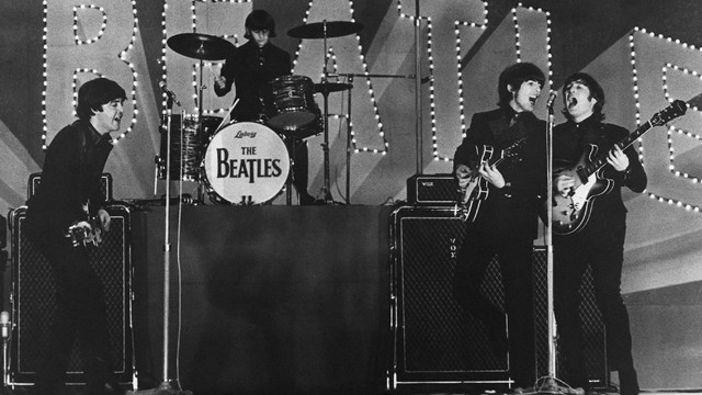 The Beatles tampil selama konser mereka di Budokan di Tokyo pada 30 Juni 1966. Foto: JIJI PRESS / AFP