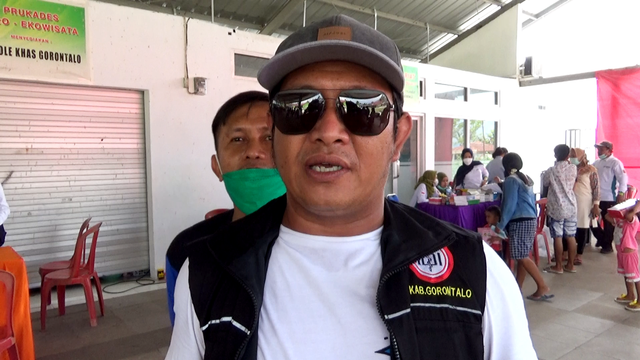 Ketua Ikatan Dokter Indoensia Kabupaten Gorontalo, Dr. Irawan Huntoyungo, saat diwawancarai jurnalis banthayo.id. Foto: Dok banthayo
