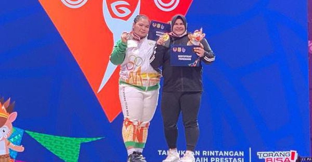 Riska Oktavian, lifter asal Mempawah berhasil meraih medali perak untuk Kalbar di PON XX Papua. Foto: Dok Hi!Pontianak