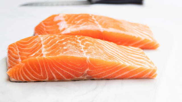 Ikan Salmon untuk MPASI Bayi, Kapan Boleh Diberikan? Foto: Shuttterstock