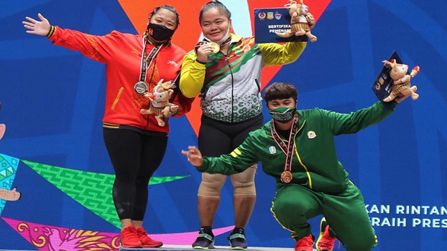 LIFTER angkat besi asal Riau, Maharani, berhasil memecahkan rekor Pekan Olahraga Nasional (PON) XX Papua untuk kelas 87 kilogram putri, Sabtu, 9 Oktober 2021. (Foto: Ist)