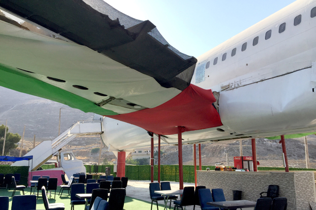Pesawat Boeing 707 yang diubah menjadi sebuah restoran di Palestina.
 Foto: REUTERS