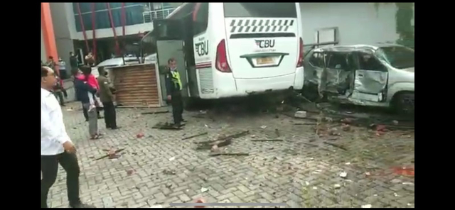 Kondisi GT Sentul Barat dan kantor PT Marga Sarana Jabar yang ditabrak Bus Cahaya Bakti Utama. Foto: Dok. Istimewa