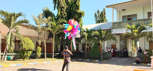 Model Literasi di NTT, SMA di Maumere Ini Luncurkan 2 Buku Karya Guru